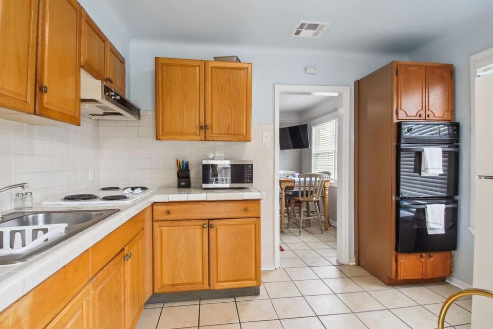 Kitchen with Microwave, Double Oven