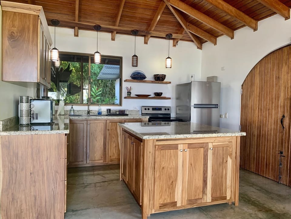 full kitchen 