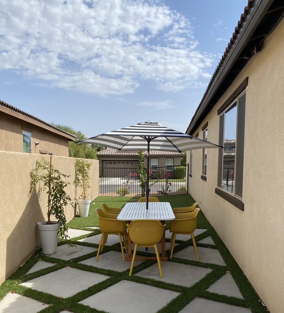 Outdoor dining with seating for six