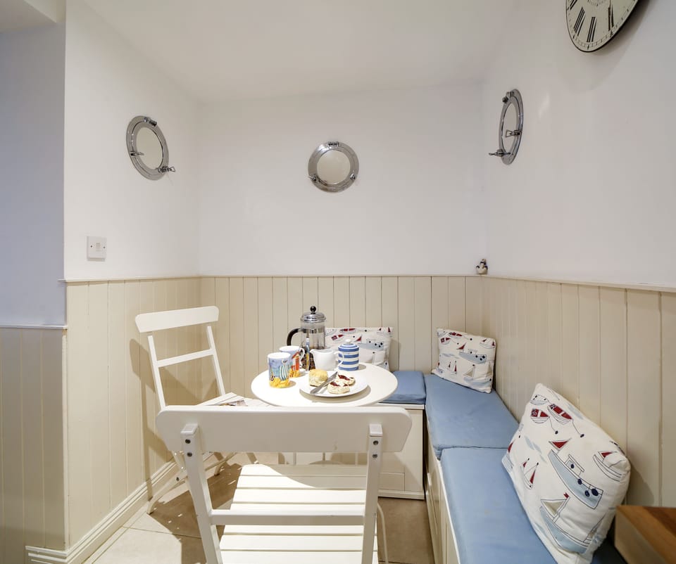 Kitchen dining area