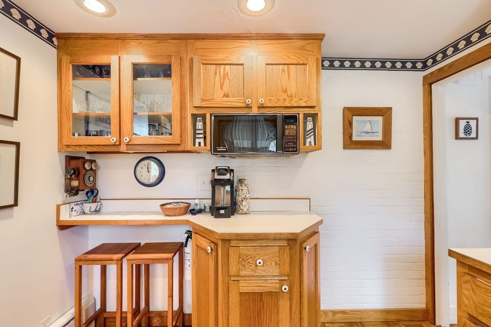 SITTING AREA IN KITCHEN ENJOY YOUR MORNING COFFEE