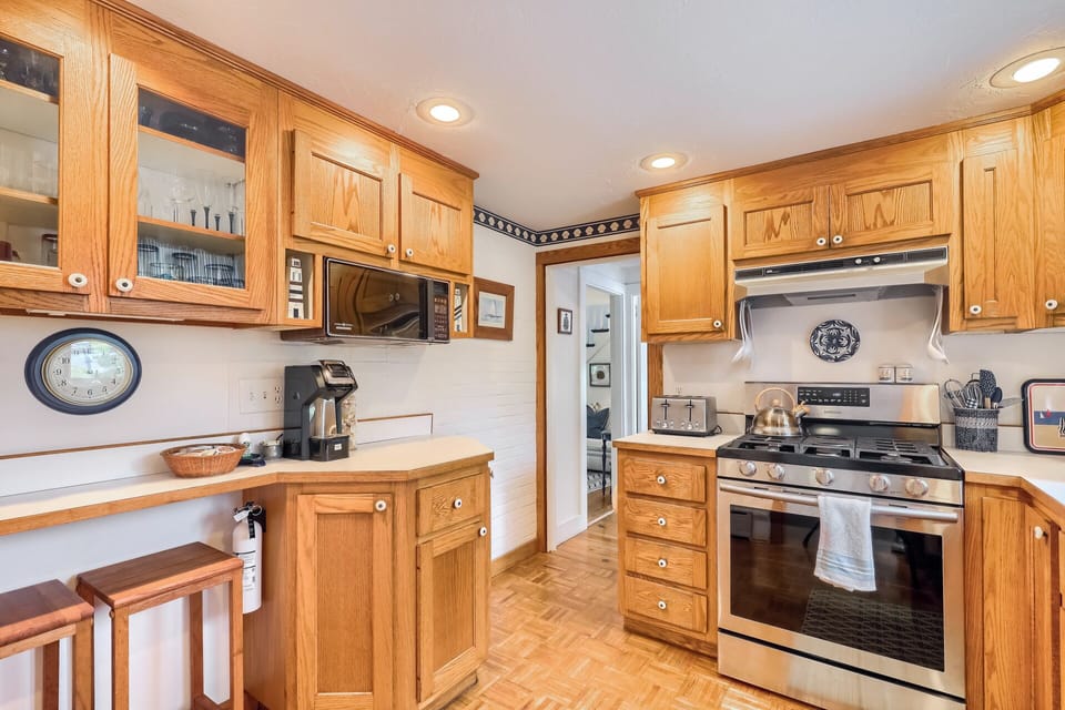 FULLY EQUIPPED KITCHEN WITH COFFEE BAR
