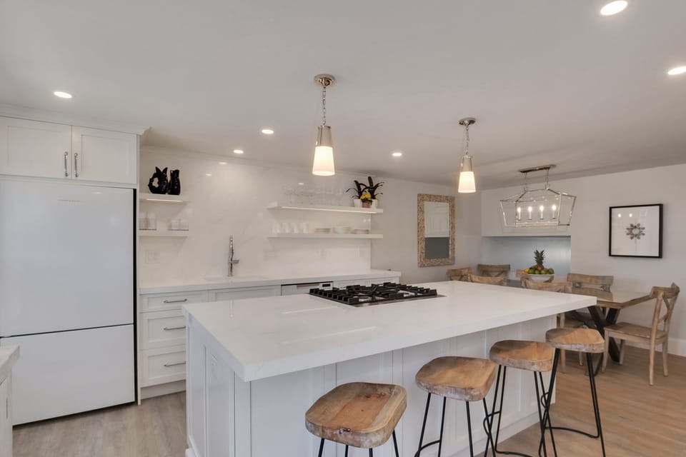 Kitchen with large island