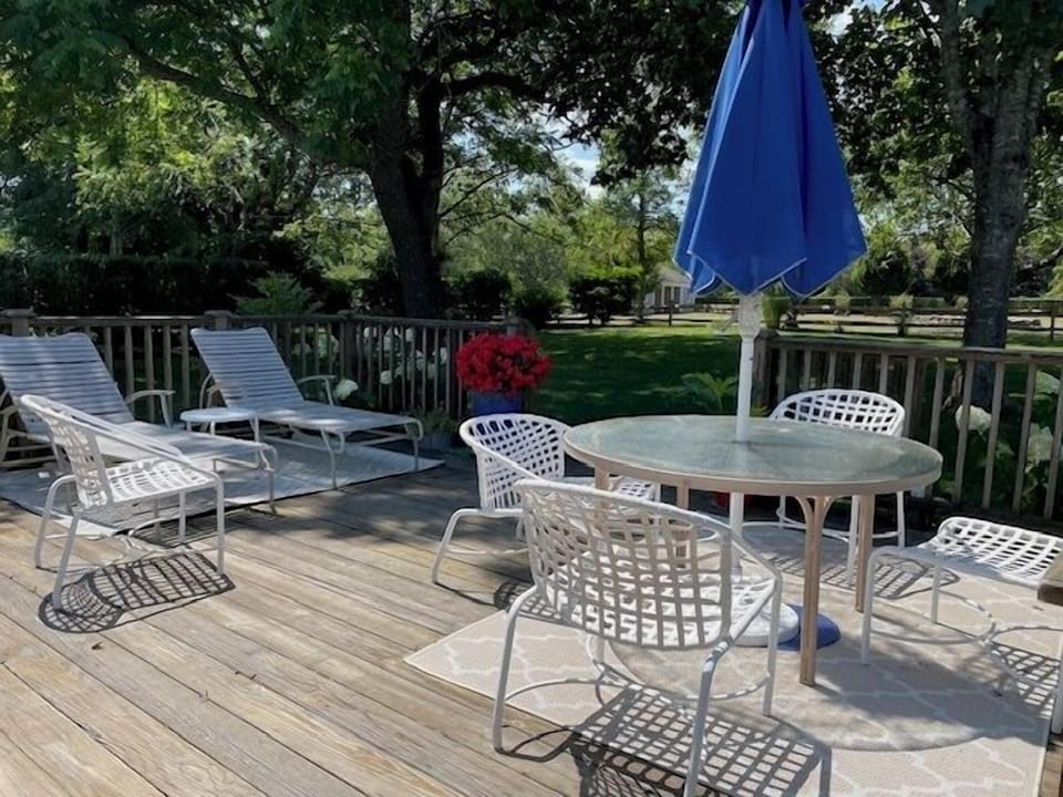 Rear Deck Facing Back Yard Area