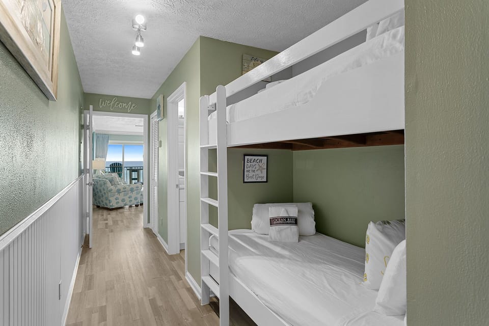 24-Coral-Reef-Club-24-Bunk-Nook