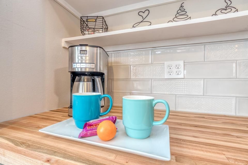 From coffee to dinner, this kitchen has everything you need for any meal.