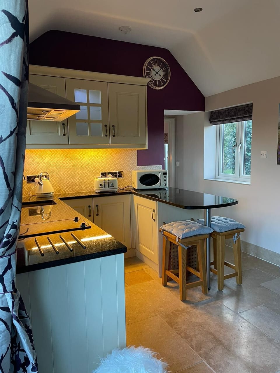 Wisteria Cottage Cotswolds Kitchen (2)