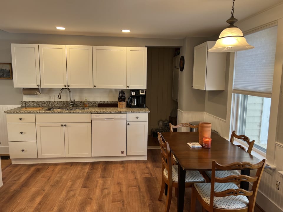 Kitchen, Kitchen Table