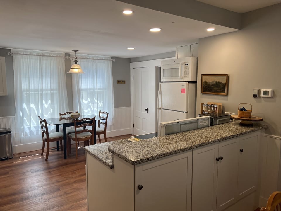 Kitchen, Kitchen Table