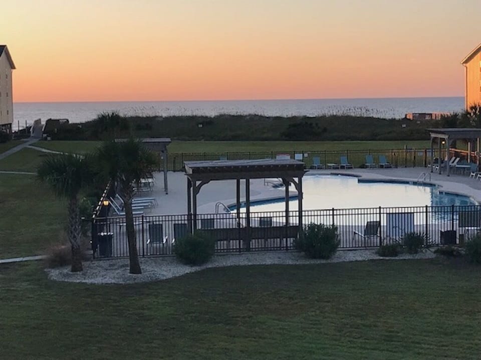 Ocean and sunrise views from the balcony are amazing!