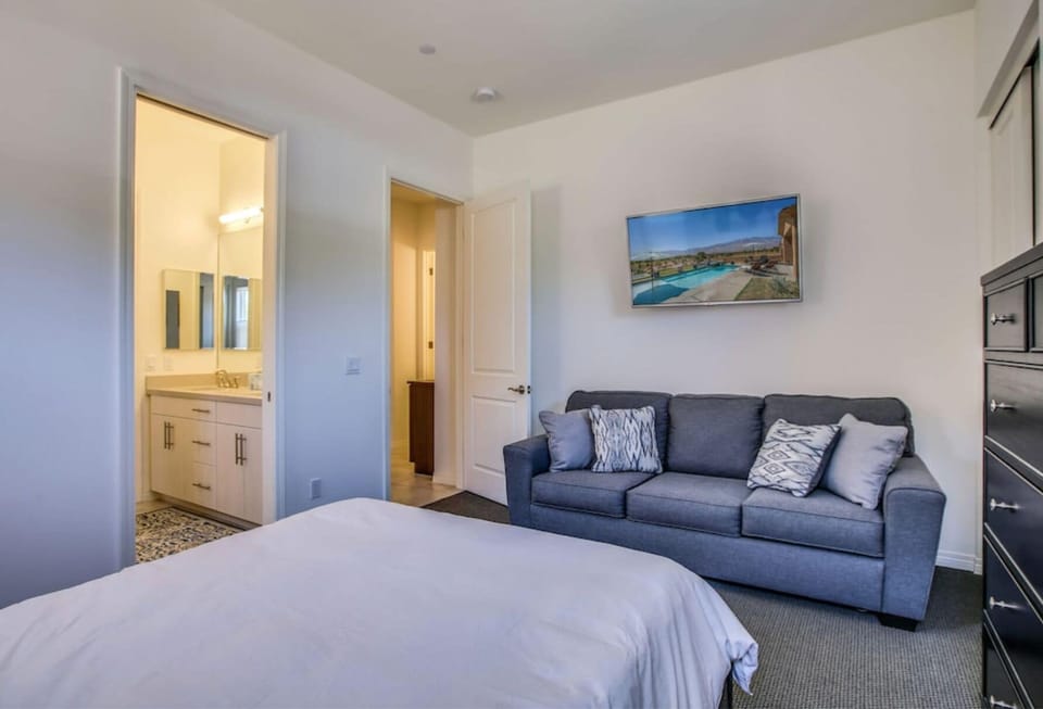 Guest bedroom with Queen bed, TV, and extra sofa 
