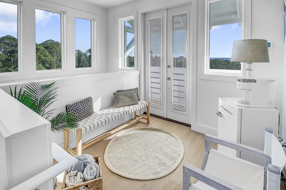 Fourth Floor Crow's Nest - a haven for relaxation and breathtaking views. Adorned with modern coastal decor, this space bathes in abundant natural light. Step out onto the small balcony for sunrise or sunset views. Mini fridge and Keuring also provided.