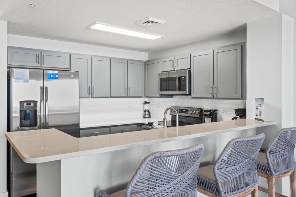 Kitchen with Breakfast Bar