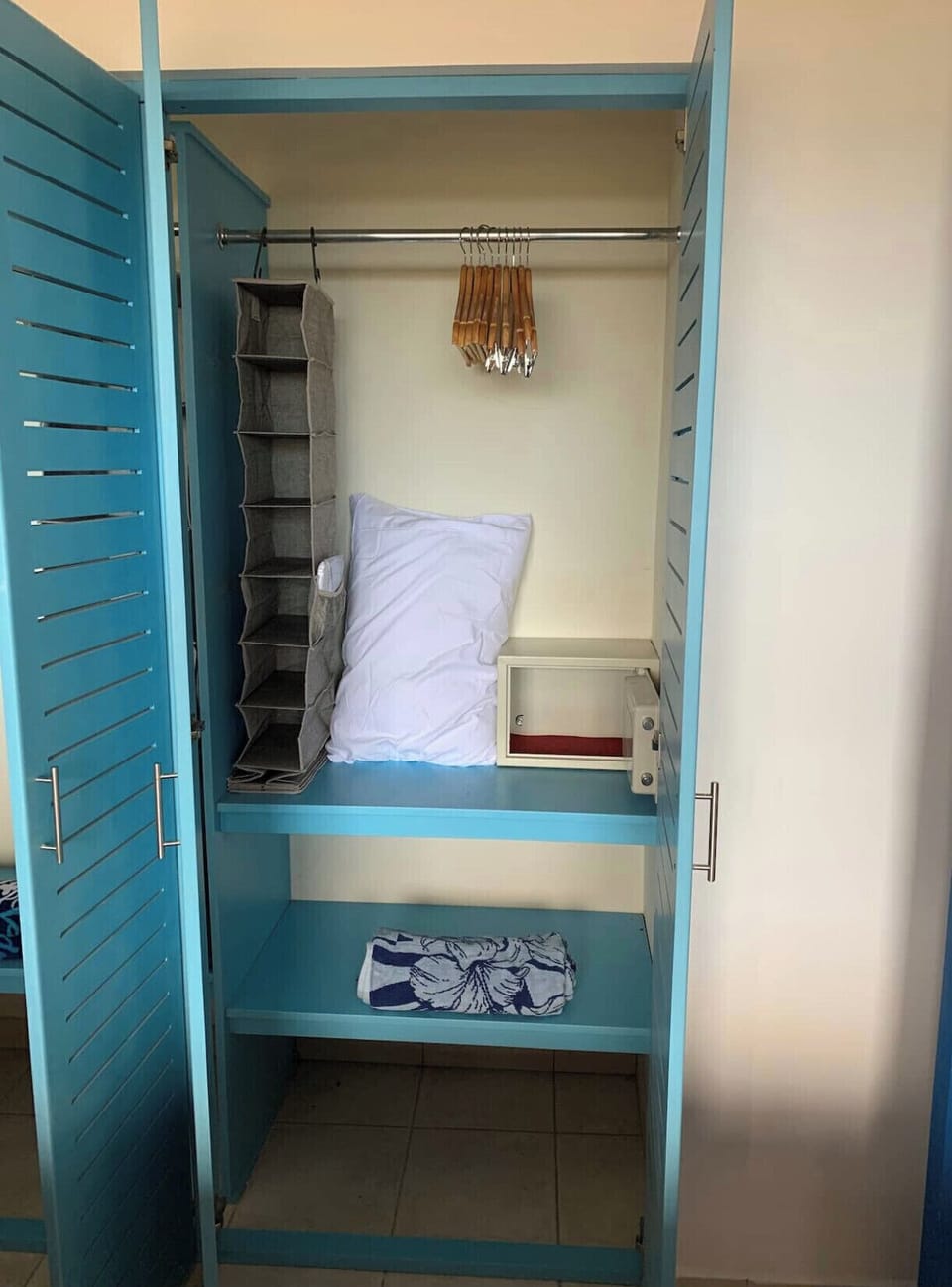 Bedroom 1and 2 closet 
We have plenty of linens and beach towels up to 8 people 