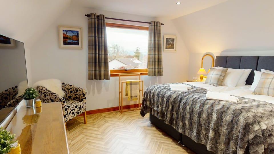 Master bedroom with super king or twin beds