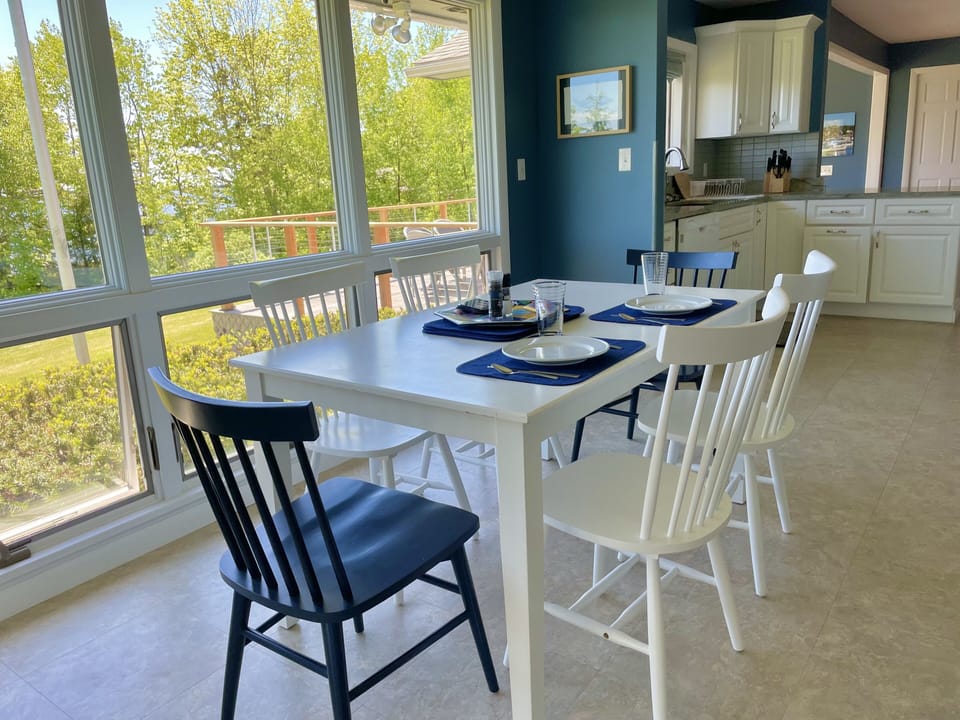 Convenient Inside Dining for Six Next to Modern Kitchen
