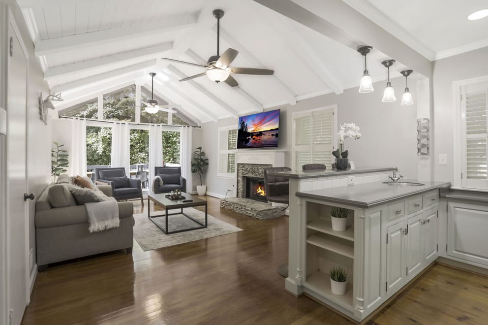 Fall in love with this house and allow us to becomes your home away from home💎