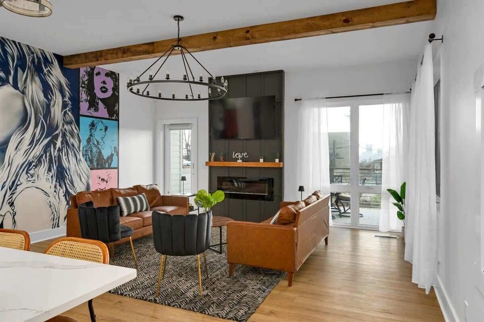 Earthy modern living room 