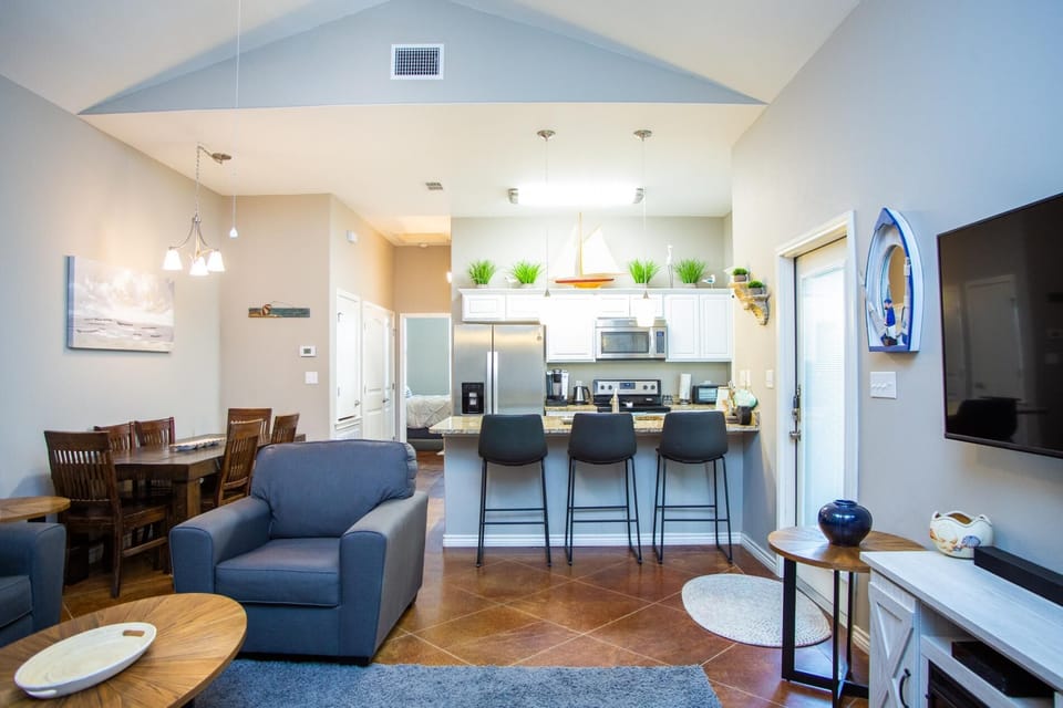 Heated Pool & Pet Friendly! Cozy Cottage by the Sea (134)