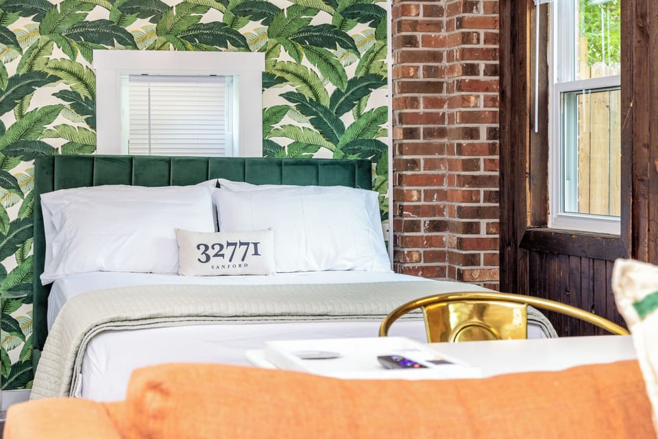 The Florida Rooms queen-sized bed