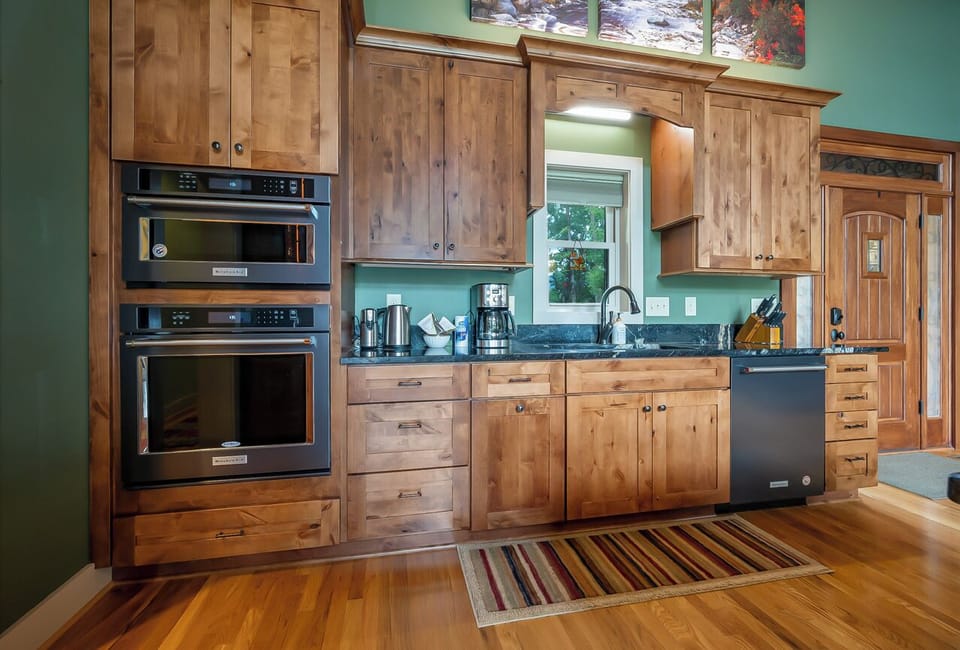 Plenty of Small Appliances to whip up a Gourmet Meal