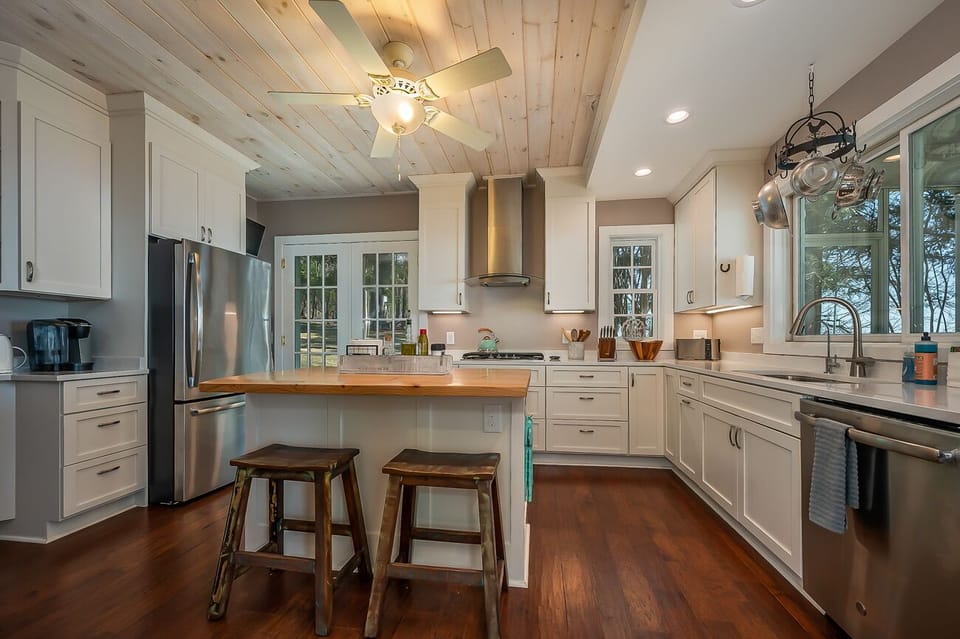 Fully Equipped Kitchen right off the Sitting Area