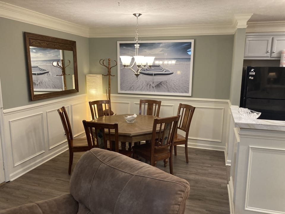 Dining area can comfortably seat 6-8 guests.