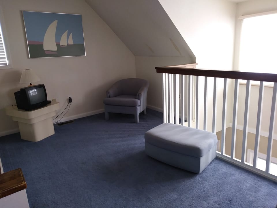 Private, sitting area off of master bedroom, sauna on this floor