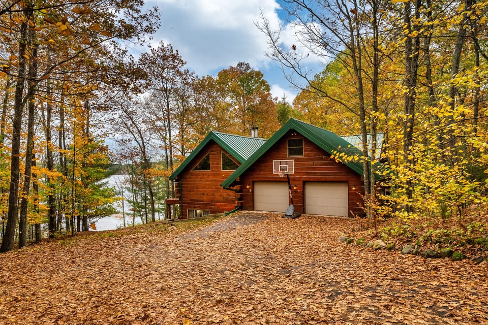 sideview of the cabin including basketball net
