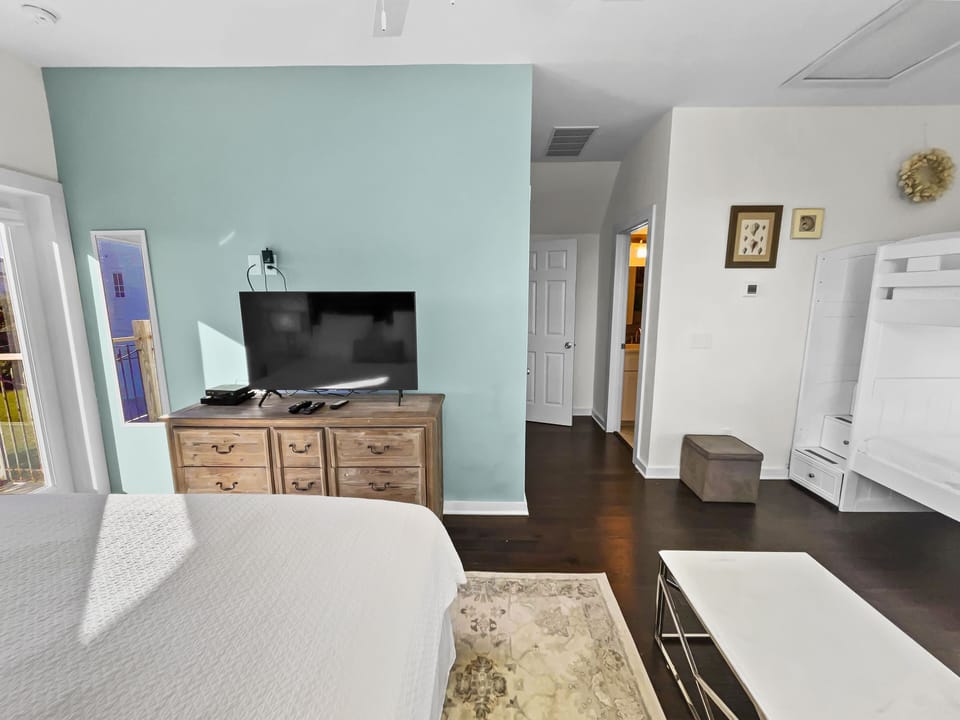 2nd Floor | King/Twin Bedroom | Sleeps 4