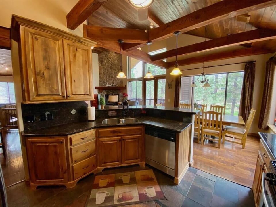 Well Appointed Kitchen (2)