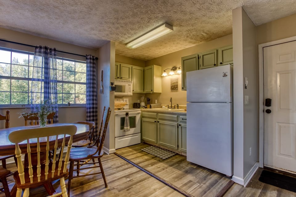 Cabin Dining and Kitchen Area