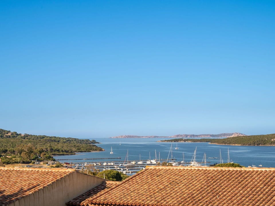Water, Sky, Water Resources, Azure, Coastal And Oceanic Landforms, Lake, Horizon, Bank, Wood, Landscape