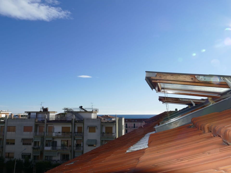Cloud, Sky, Daytime, Building, Window, Wood, House, Facade, Tints And Shades, Roof