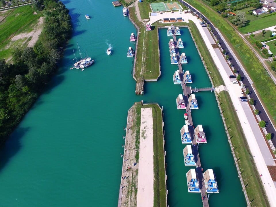 Water, Boat, Water Resources, Watercraft, Vehicle, Landscape, Urban Design, Waterway, Dock