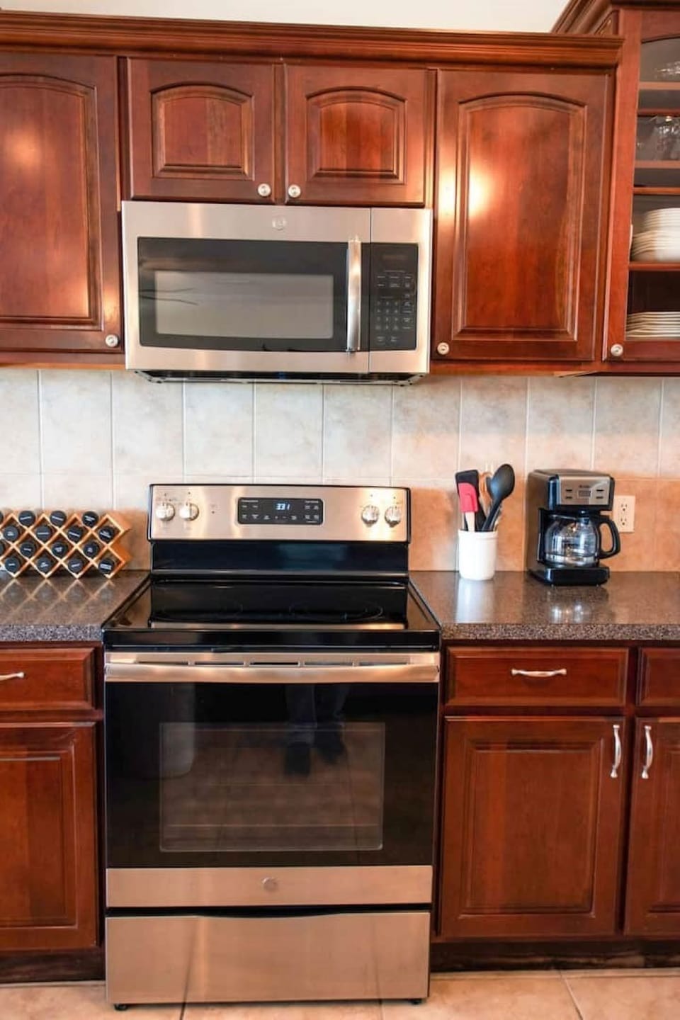 Kitchen Cabinets & Stove