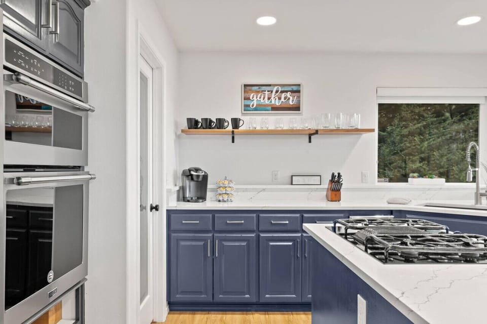 Kitchen is fully stocked with all of your cooking essentials!