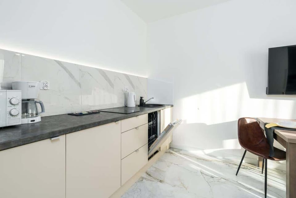 Modern, fully equipped kitchenette. 