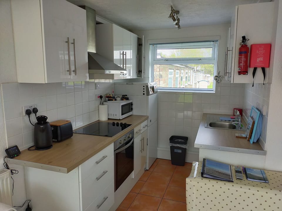 Hob, oven, fridge/freezer, microwave, toaster, kettle....