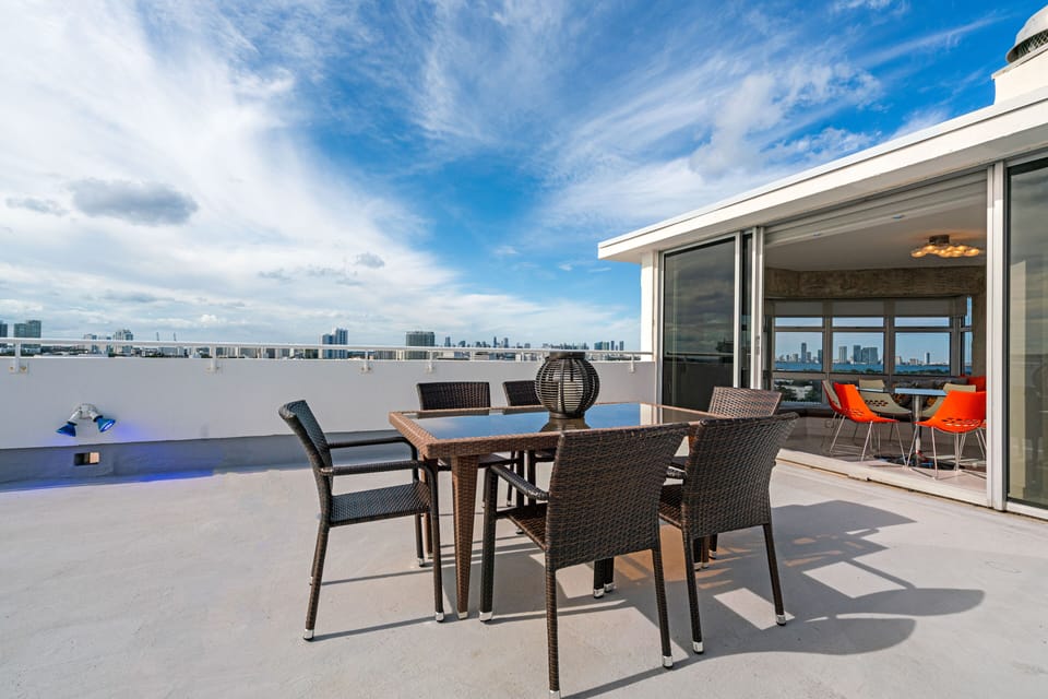 DECK DINING TABLE