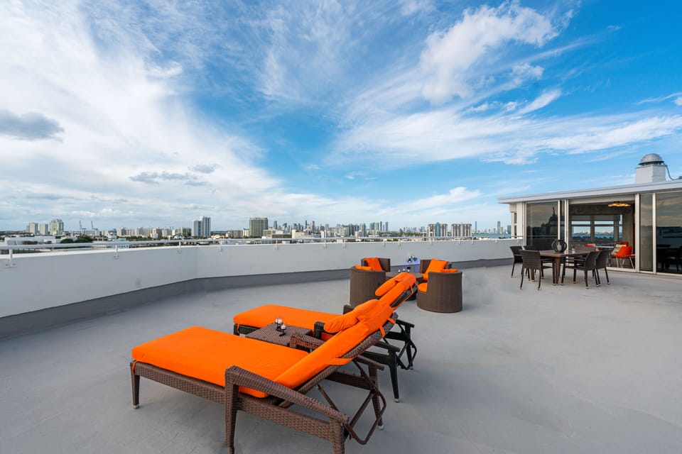 DECK SITTING AREA1