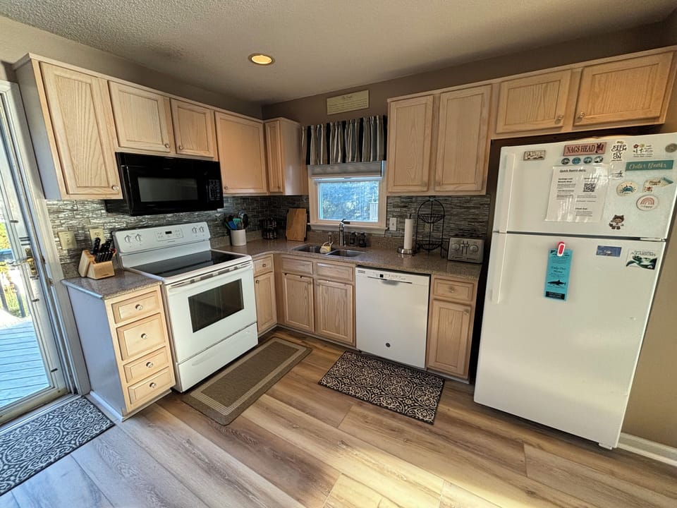 Kitchen with electric stove, microwave, dshwshr, fridge w ice maker, many spices