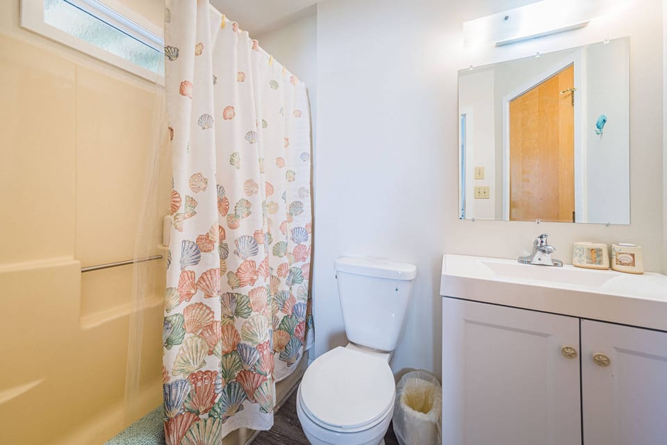 Mid Level Semi-Private Bath