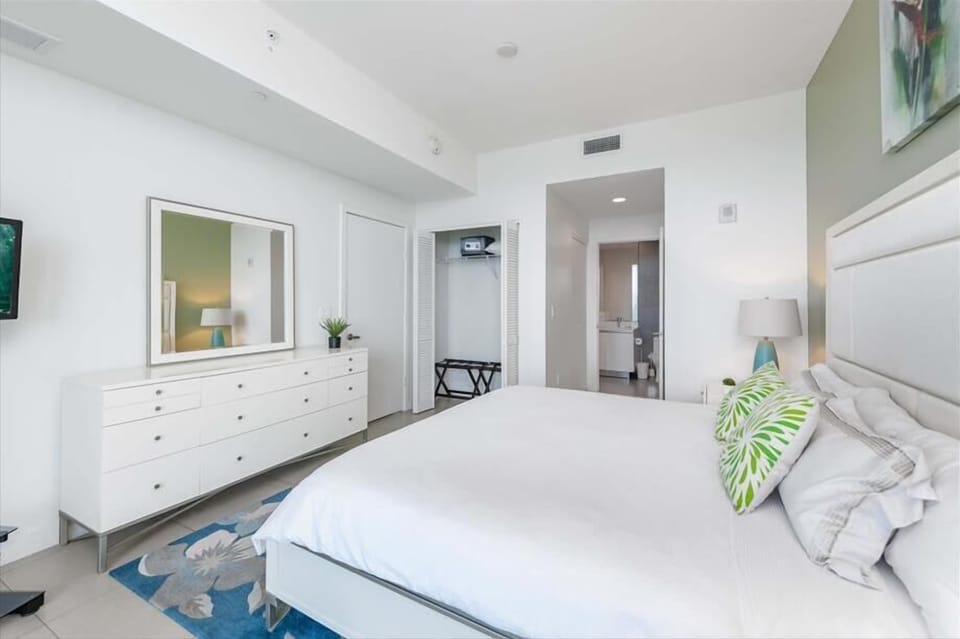 Miami Miami Beach 1 Deluxe Ocean Front Bedroom 3