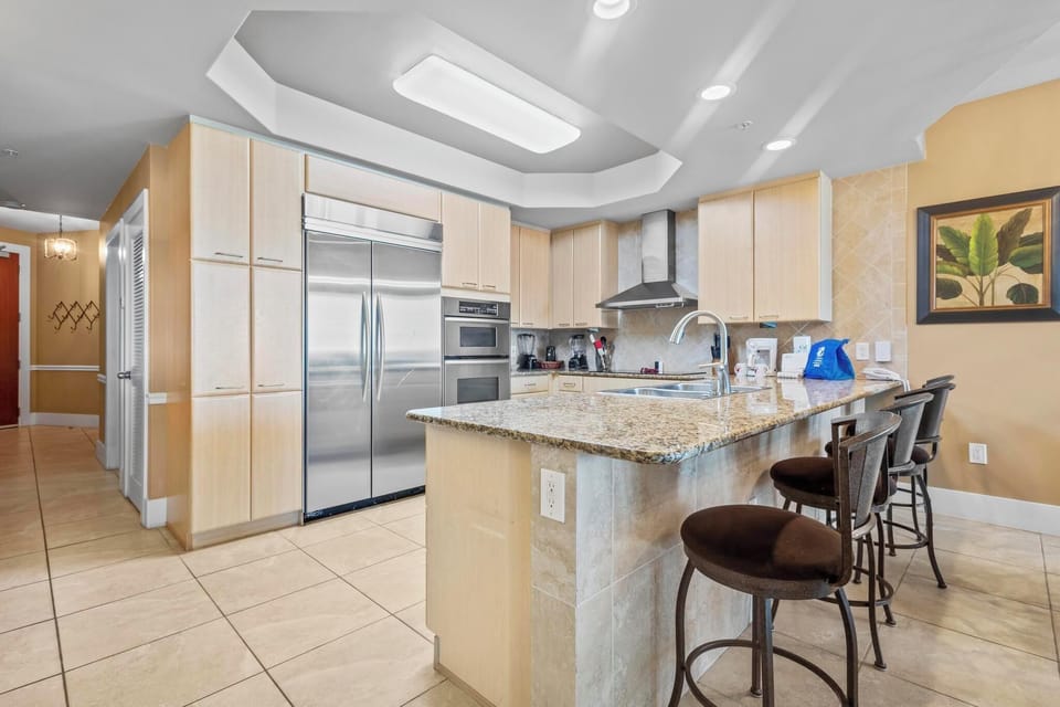 Breakfast bar and kitchen