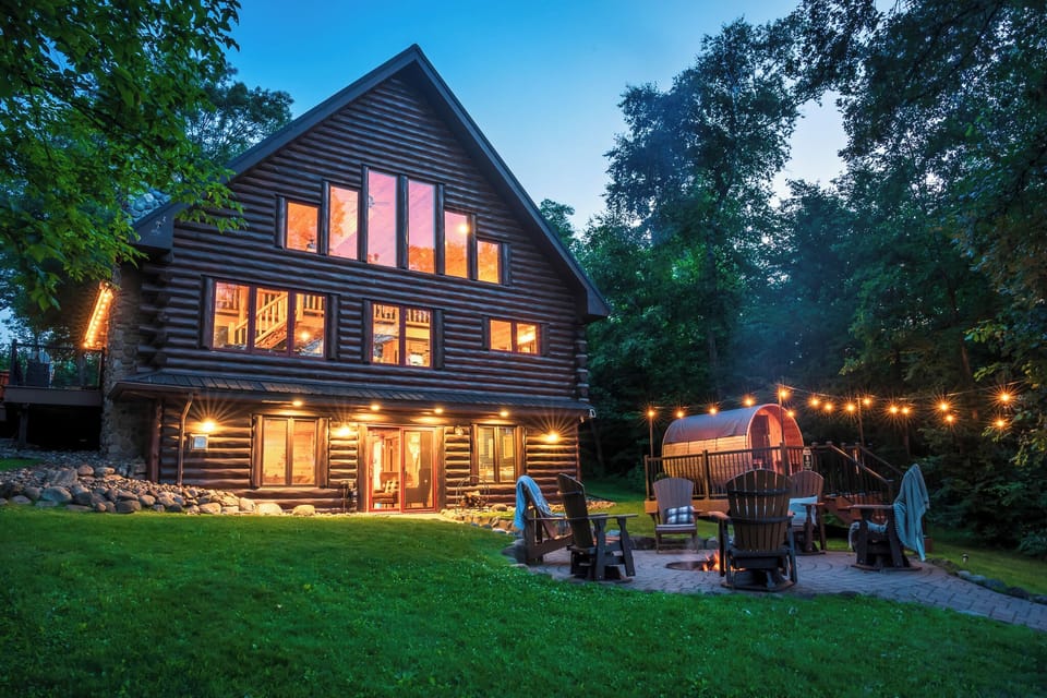 nwind by our enchanting outdoor firepit. Gather around this cozy haven, share stories, and relish the warmth as you bask in the breathtaking beauty of nature. The perfect spot for lakeside evenings and unforgettable moments.