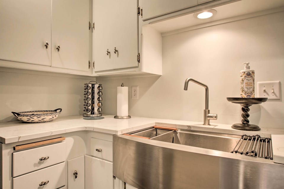 Kitchen | Trash Bags + Paper Towels