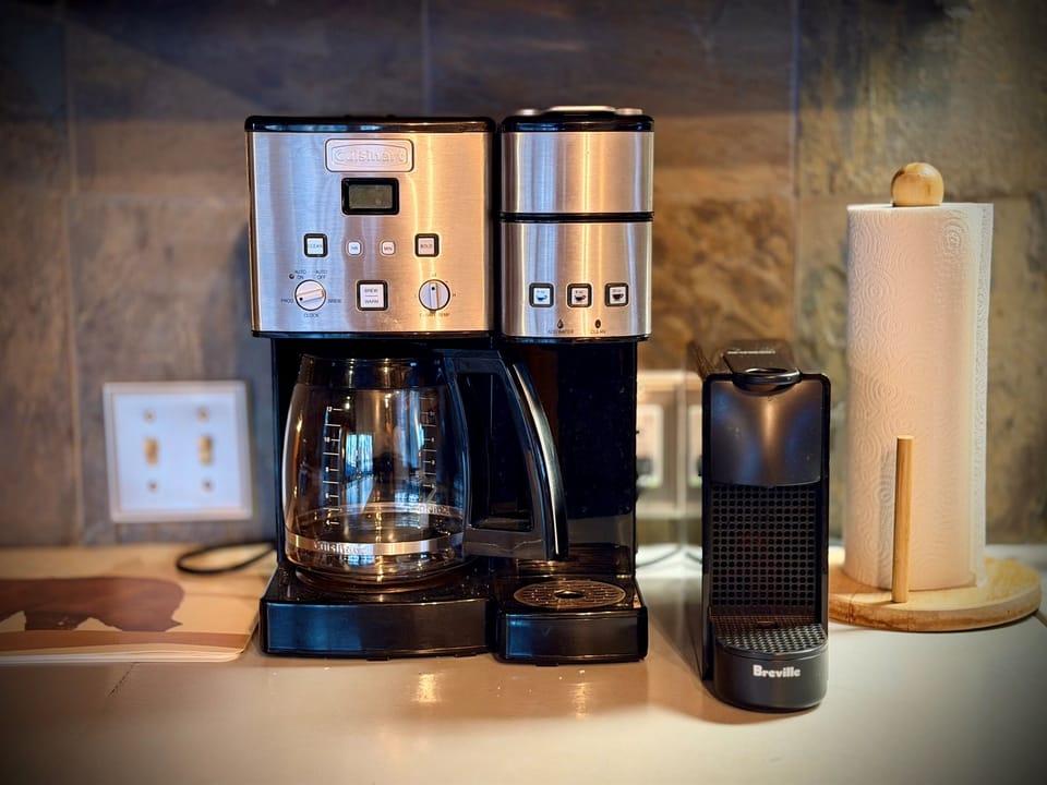 Coffee Machine. Drip, K cups and Nespresso Machine