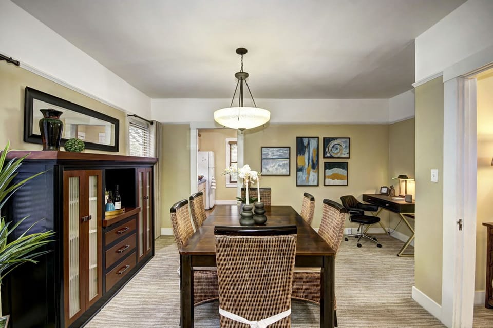 Exceptional charming spacious 2bedroom French colonial in desirable midtown area Apartment in Sacramento