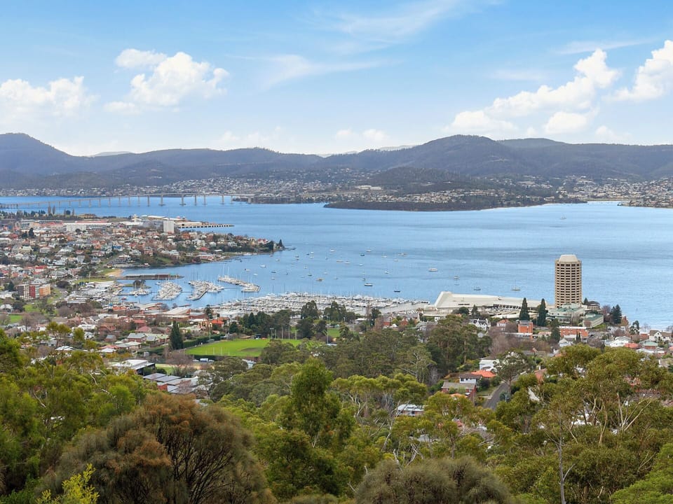 009 Open2view ID584769 1 271 Nelson Road